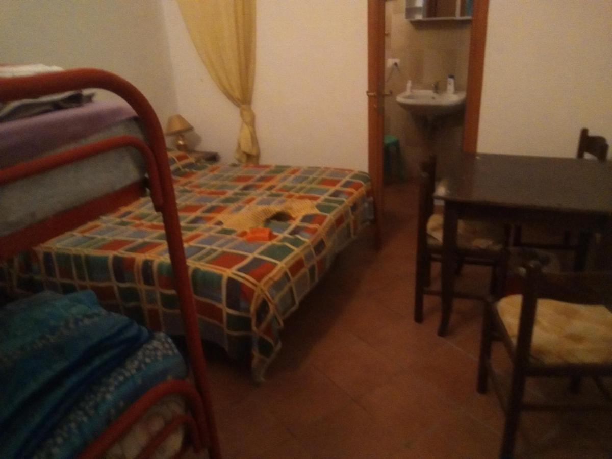 Room In Guest Room - Single Room With Shared Bathroom Taormina Eksteriør billede
